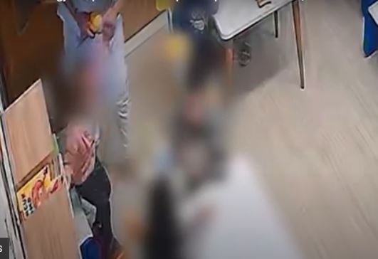 Shoqërohet në polici edukatorja e kopshtit privat që dhunoi barbarisht 3-vjeçaren dhunimi i 3 vjecares
