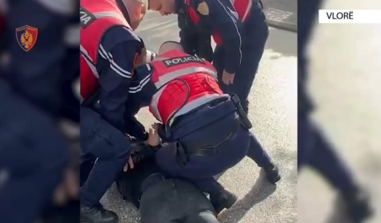 Sheh policinë dhe hedh pistoletën nga makina, kapet vlonjati konomi