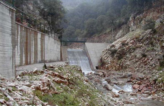 Tragjike në Greqi, emigranti shqiptar humb jetën si pasojë e rrëshqitjeve të dheut o00pko0i