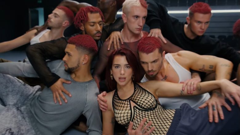 VIDEO/ Dua Lipa publikon këngën e re “Houdini”, skena të nxehta në klip tajkkka 780x439 1