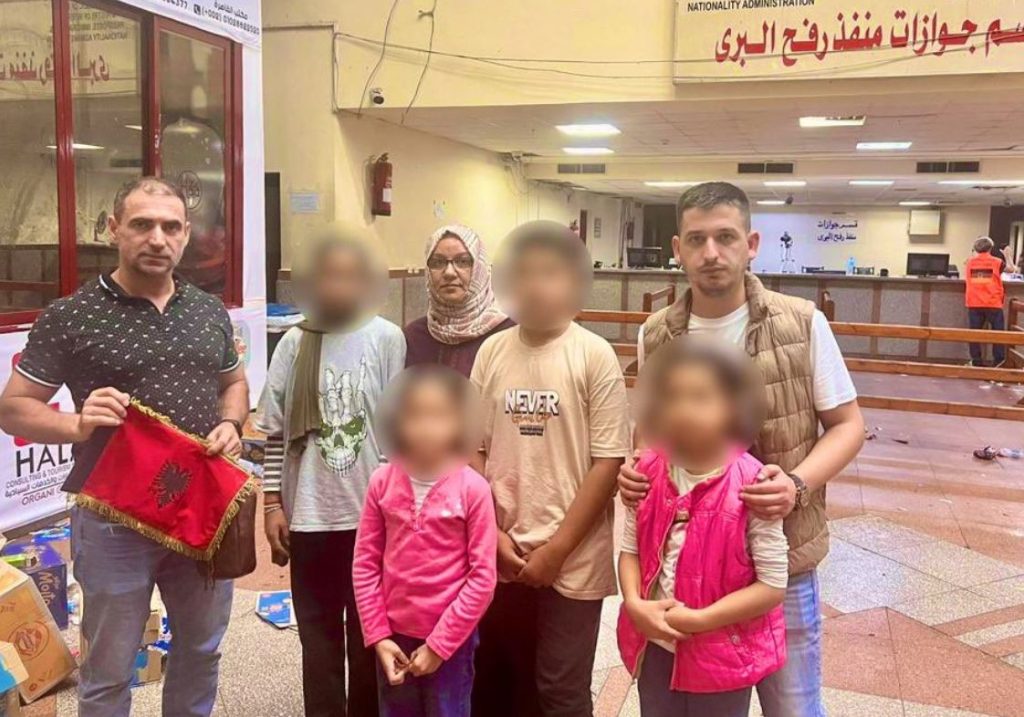 Evakuohen nga Gaza nëna shqiptare me 4 fëmijët e saj, ministri Hasani: Vijojmë procedurat për kthimin e tyre në Shqipëri uilkjl