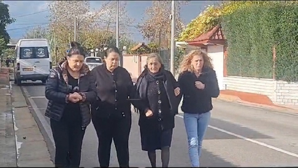 Nëna e 41-vjeçarit në Fier shkon mes lotësh te vendi i ngjarjes 407877934 771765668328920 3193177273008231041 n
