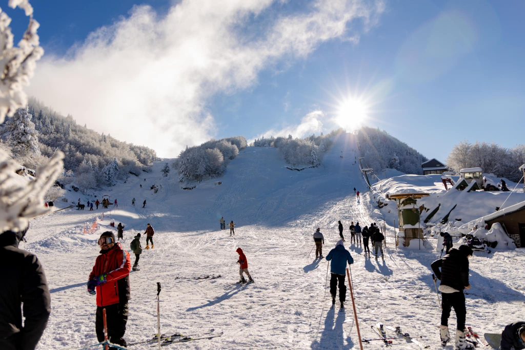 FOTO/ Rama: Pamje mbresëlënëse nga pista e skive në Dardhë, stina më e bukur për turizmin malor 4 411392623 917011923127803 852667790644756455 n