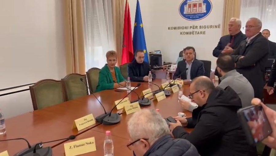 Marrëveshja për refugjatët, opozita bllokon Komisionin e Sigurisë. Mbledhja kalon online 900 0 1701858485xmarreveshjajpg 949