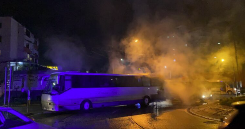 Tmerr në autostradë, përfshihet nga flakët autobusi me pasagjerë, zbardhen detajet e para IMG 6972