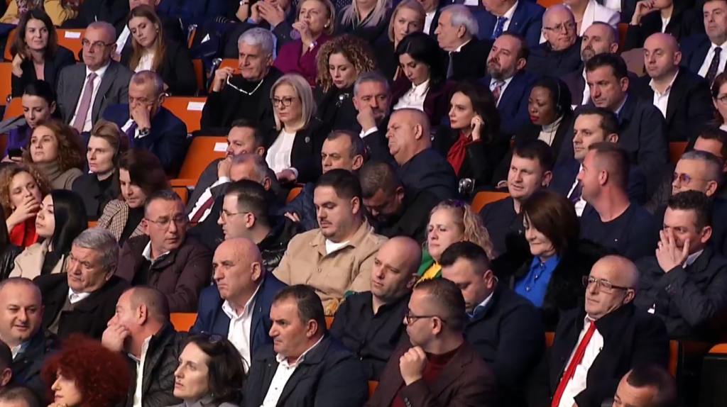 Rama: Në 2024 pensionistët do pajisen me kartën e tyre! S’do e marrin pensionin në postë, por në bankë Screenshot 2023 12 08 180248