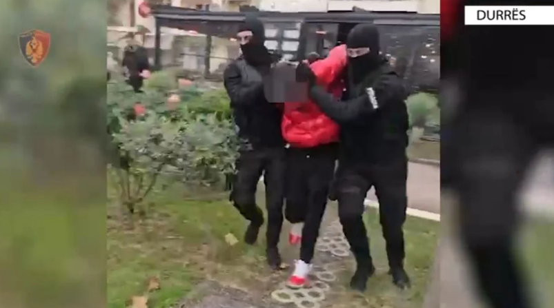 Shantazhoi 42-vjeçarin për t’i marrë 5 mijë dollarë, arrestohet i riu në Durrës Screenshot 2023 12 16 132010