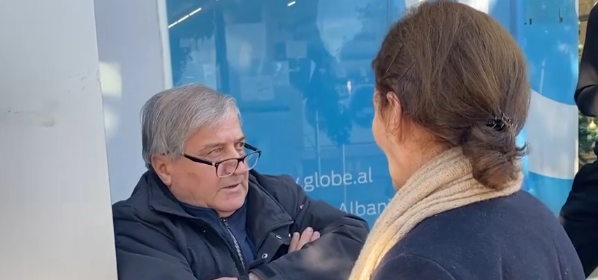 “Ky ka vrarë një grua dhe 3 fëmijë…”, video kur gruaja kap për fyti ish-burrin në Fier Screenshot 2023 12 20 152909