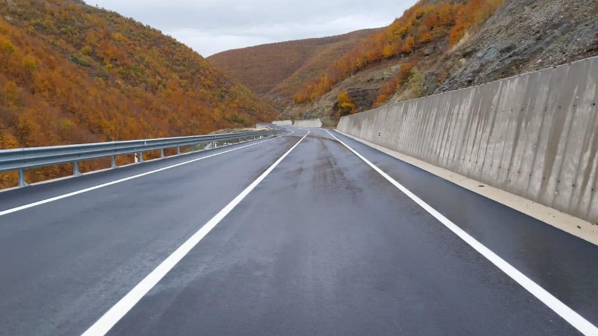 Rama: Përfundojnë 10.5 km në Lotin 2 të rrugës Qukës-Qafë Plloçë Screenshot 2023 12 30 113053