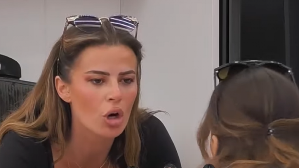 VIDEO/ “A ia kam prekur organin gjenital Bucit?”, debat i fortë mes Santianës dhe Shqipes Screenshot 7 43 1130x635 1