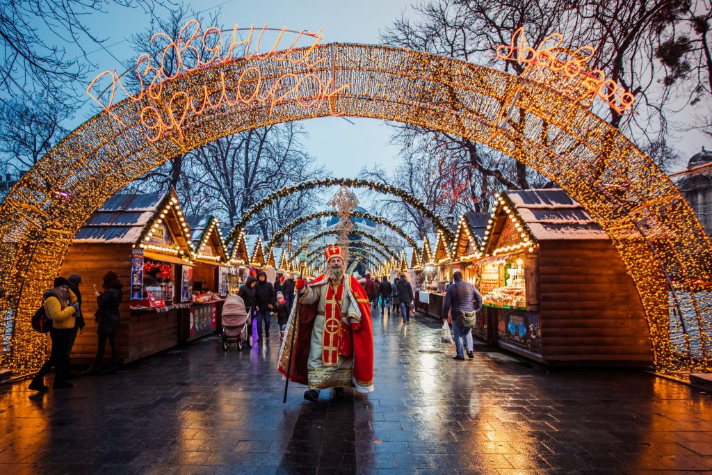St. Nicholas on Lviv Christmas fair 2019.Ruslan Lytvyn 2048x1365 1