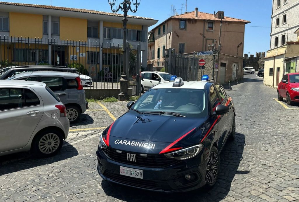 I kërcënoi babain, i riu shqiptar plagos rëndë me thikë një italian VELLETRI Una pattuglia dei Carabinieri 1536x1038 1
