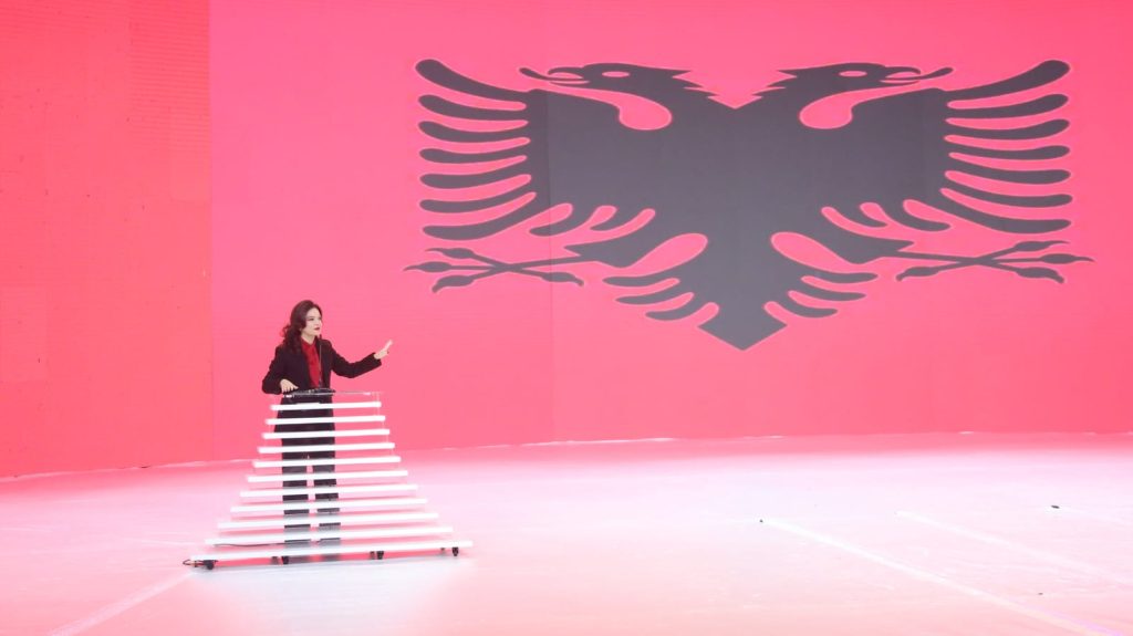 Elisa Spiropali në Kongresin e PS-së: Ata shohin zjarrin, ne ndezim shpresën. Shqipëria ka ngut të bëhet ''Evropa në Ballkan'' 1 WhatsApp Image 2023 12 08 at 12.32.31