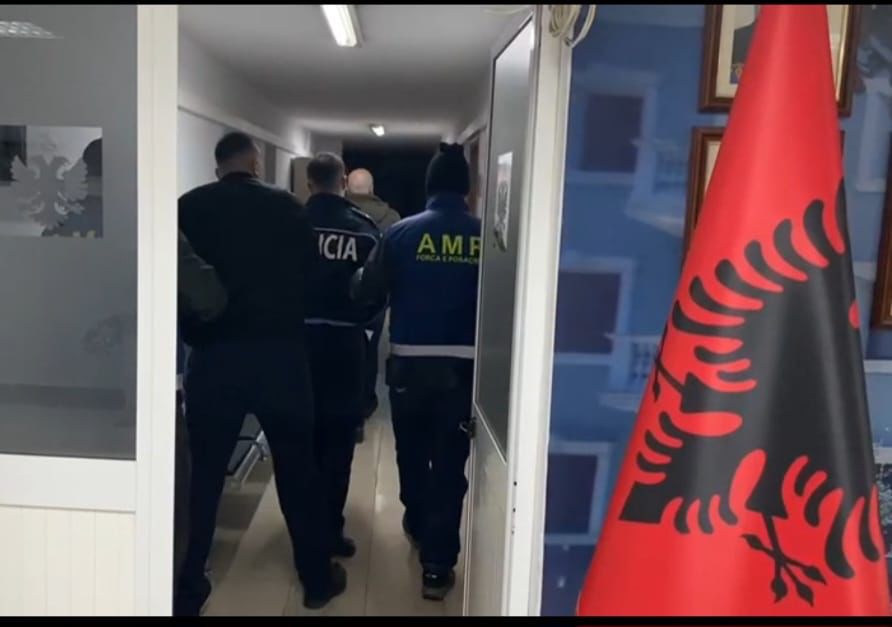 Në akuzë për korrupsion, arrestohen dy policë në Rinas (Emrat) WhatsApp Image 2023 12 13 at 9.13.57 AM 1