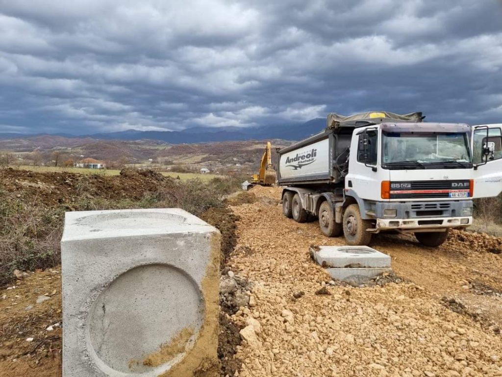 FOTO/ Mat, investime në rrjetin e kanalizimeve të ujërave të zeza 2 WhatsApp Image 2023 12 28 at 15.55.08 1