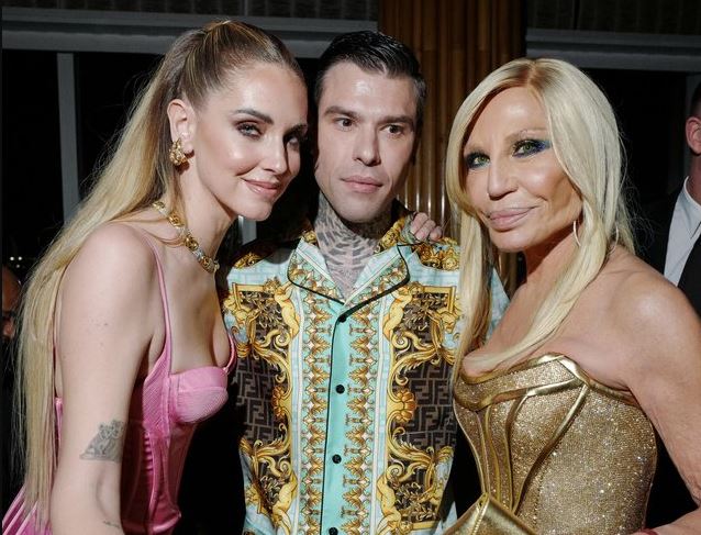 Donatella Versace del në mbrojtje të Chiara Ferragni-t: Për çfarë duhet të kërkojë falje? c21b47cf donatella chiara fedez 1