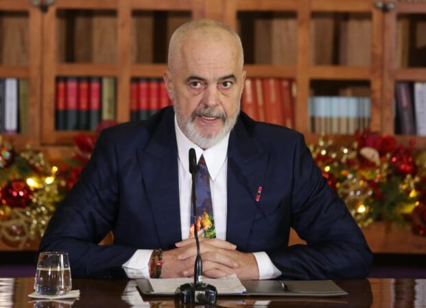 Rama reagon pas masës së sigurisë ndaj Berishës dhe komenton kaosin në Parlament edi rama me gazetaret konferenca 621x450 1