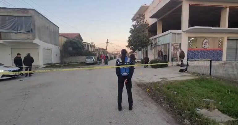 Të shtëna me armë në Fermë të Fierit, 33-vjeçari hap zjarr drejt një dyqani (Emri) fzgsfdgsfdg 770x407 1