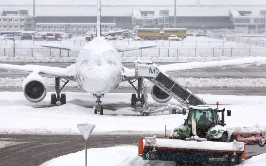 Aeroporti i Mynihut anulon dhjetëra fluturime hrdtfrurtf