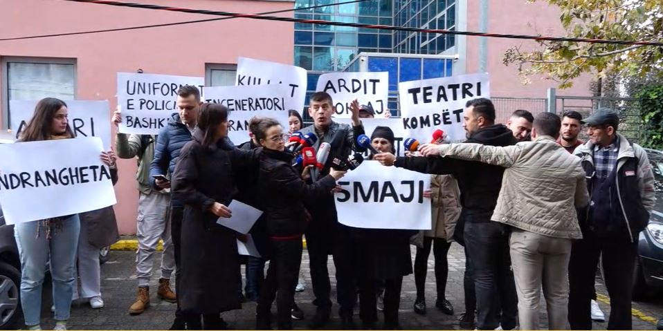 “Përgjegjësit për inceneratorin e Tiranës të dalin para drejtësisë”, nëna Liza: Për të huajt shtrojnë tapetin e kuq, për shqiptarët tapetin e zi protesta per inceneratoret