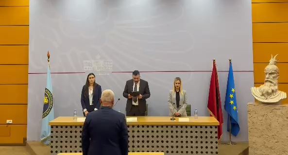 “Vetting-u”, del i pastër një tjetër zyrtar policie vettingu
