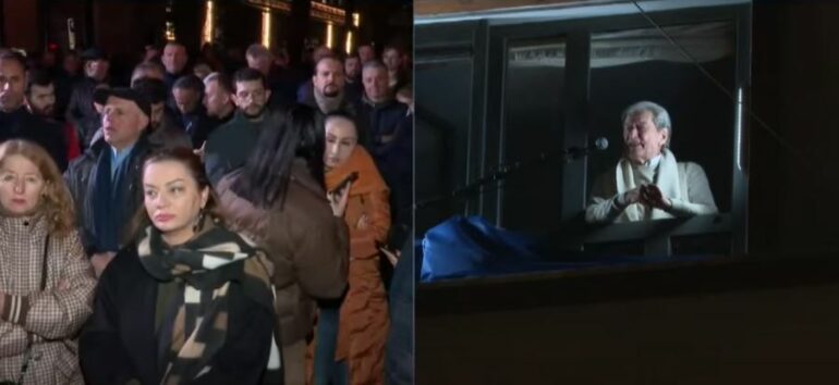 Berisha sërish ‘takim’ më simpatizantët e tij poshtë banesës, akuza Bashës: Po punon vetëm për Ramën 4545454 5 770x354 1