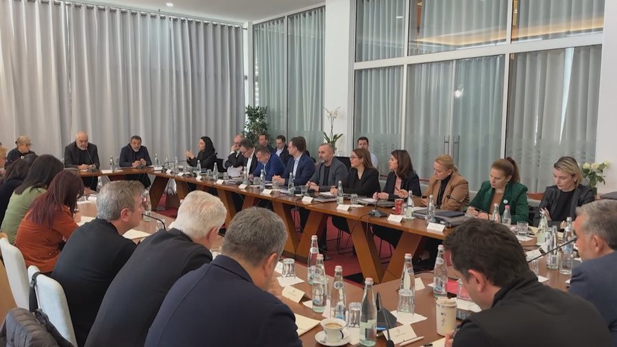 Dita e dytë e mbledhjes, Rama vijon takimin me ministrat. Thotë se s’ka zgjedhje të parakohshme 900 0 1704881997xmbulim qeveria lezhe frame 0 751