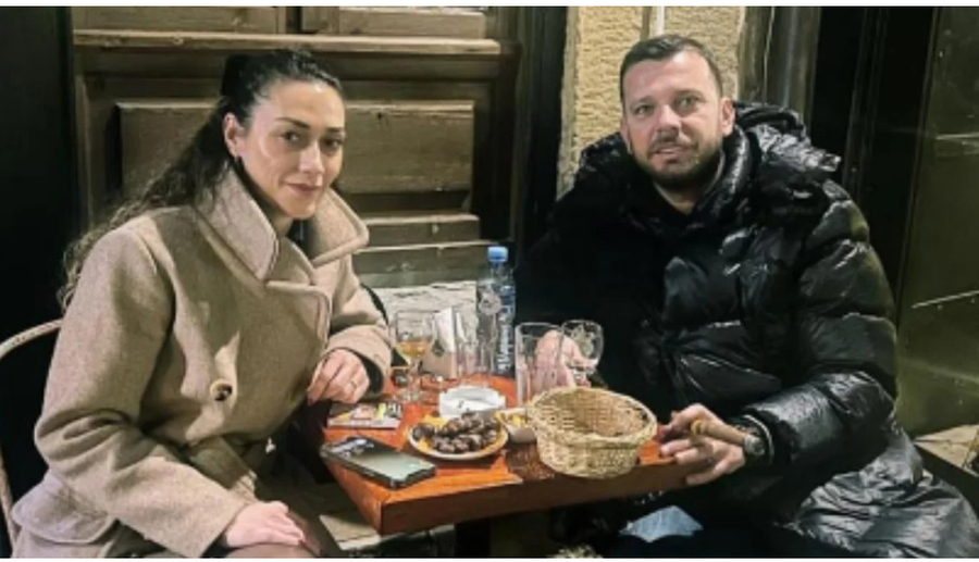 I ra skela mbi kokë, e plagosura bashkëshortja e futbollistit Bledi Shkëmbit. Ish-futbollisti: Do i padis 900 0 1706027239xbledi shkembi1png 689 1
