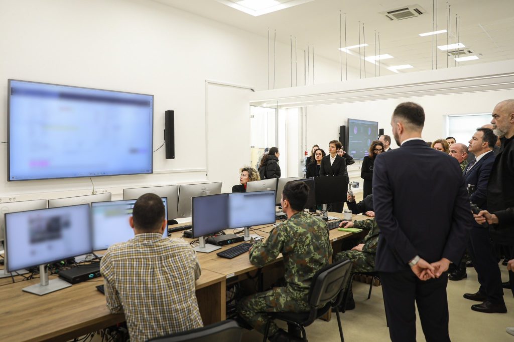 Qendra e sigurisë kibernetike, ambasada e SHBA-së: Krah Shqipërisë për një të ardhme digjitale më të sigurt GDyif5dWgAAfmD0