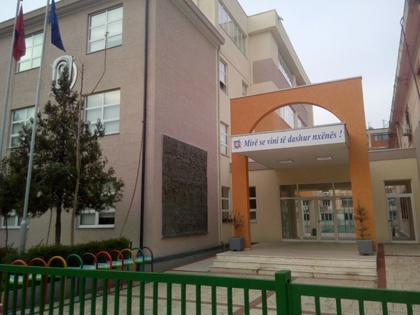 Sherr mes nxënësve në ambientet e shkollës, plagoset me mjet prerës një 15-vjeçar IMG 20170319 162258