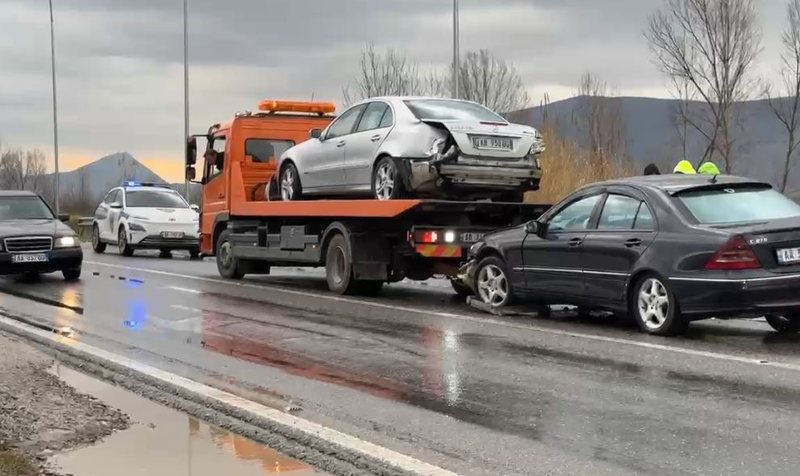 Përplasen dy automjete ‘kokë më kokë’, ka të plagosur IMG 7809