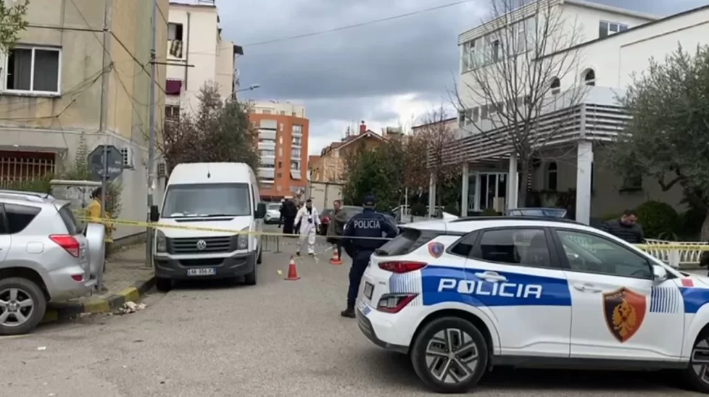 Krim brenda familjes në Tiranë/ Vëllai vret vëllanë, më pas vetëvritet IMG 7952