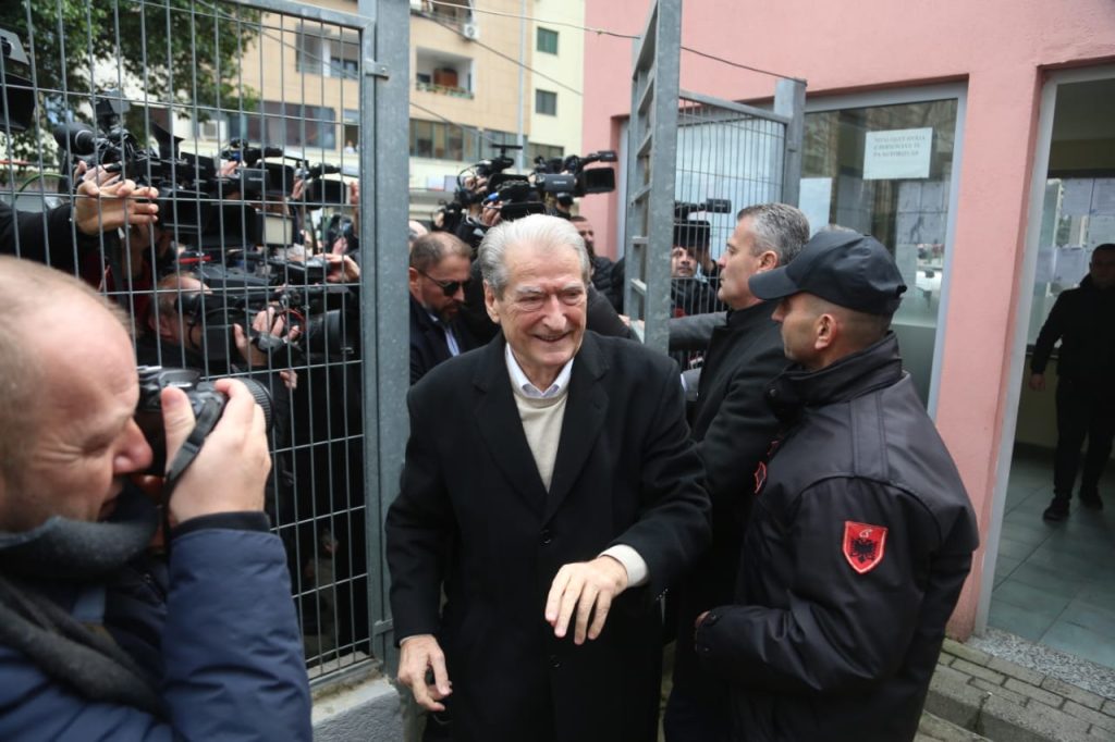 Sali Berisha pritet nga mbështetësit: Jam në SPAK për të denoncuar Ramën dhe grupin kriminal 10 WhatsApp Image 2024 01 23 at 10.37.06 1