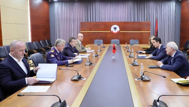 Ministri Balla takim me Prokurorin e Përgjithshëm, kërkon hetim për dosjen e 21 Janarit balla