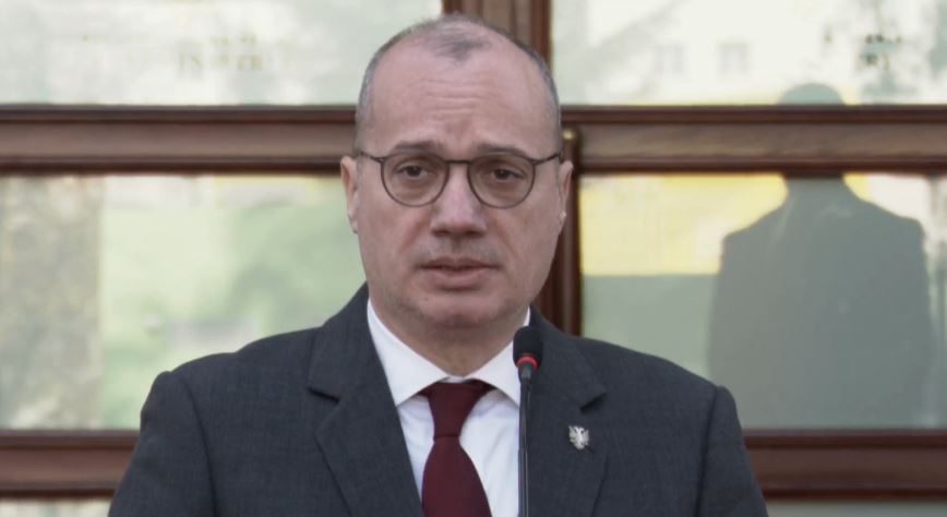 Një tjetër festë zyrtare në Shqipëri, dita e Alfabetit igli
