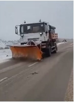 Rithehen reshjet e dëborës në juglindje Paralajmërimi për drejtuesit e mjeteve: Përdorni goma dimërore dhe zinxhirë reshje bore e1704639290512