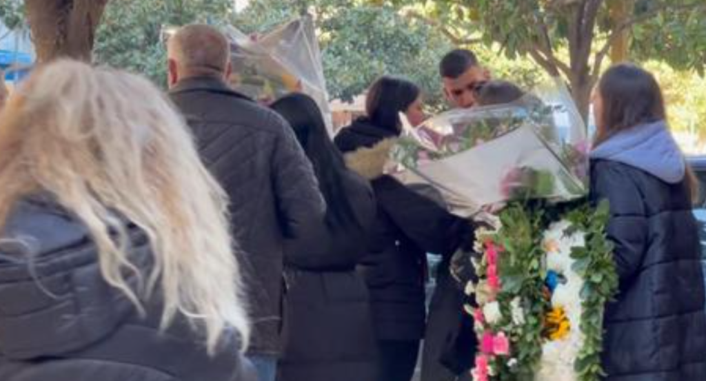 Vetëvrasja e oficerit Arben Pjeci, kolegët me lot në sy: Ishte me sedër të madhe, shumë i ndershëm varreza