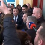 Protestuesit e opozitës përplasen me policinë para Parlamentit 2 1707148358 gard