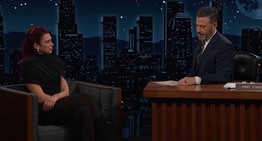 VIDEO/ ”Rrush e kumbulla, sa për sy e faqeve”, Jimmy Kimmel flet shqip në emision përballë Dua Lipës 900 0 1707468301xduaslipajpg 502