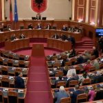 Protestuesit e opozitës përplasen me policinë para Parlamentit 3 Capture 32 752x440 1