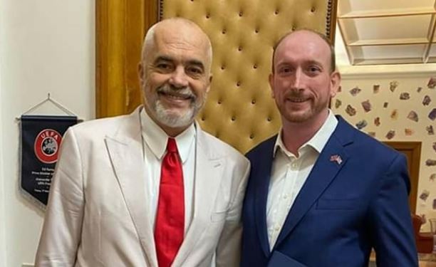 Nga “Drejtësia” te emigracioni dhe Mbrojtja, çfarë u diskutua në takimin mes Ramës dhe ambasadorit të Britanisë në Tiranë IMG 9528