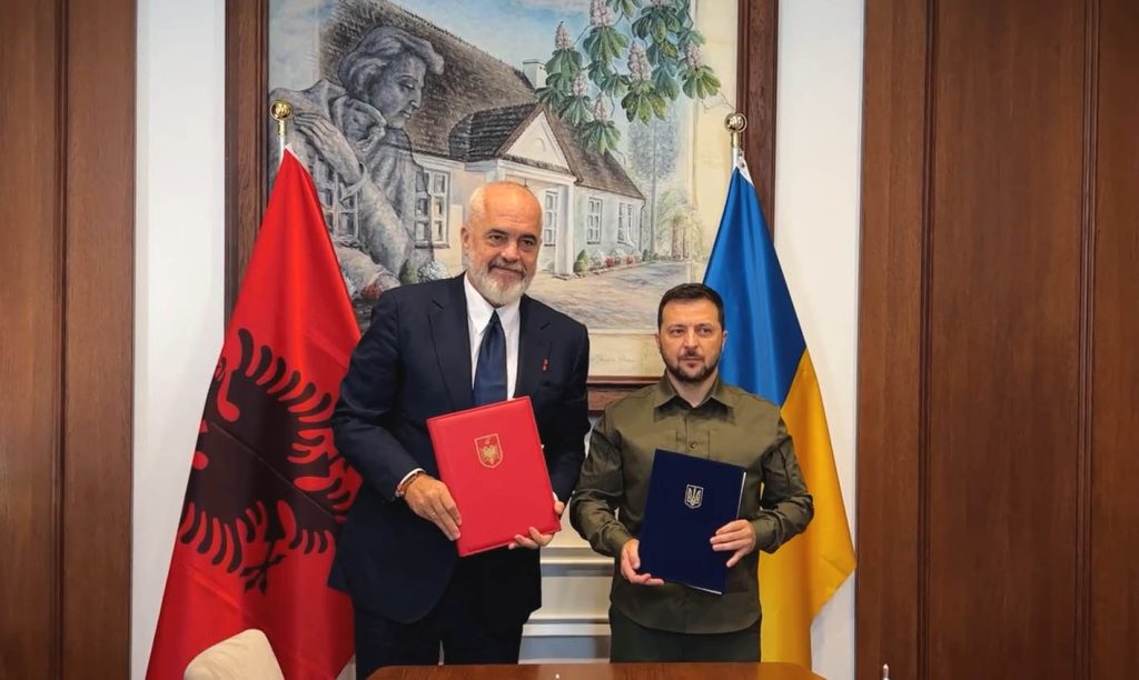 Më 28 shkurt samiti i Ukrainës, për herë të parë presidenti Volodymyr Zelenskyy do vi në Tiranë Rama Zelensky 1
