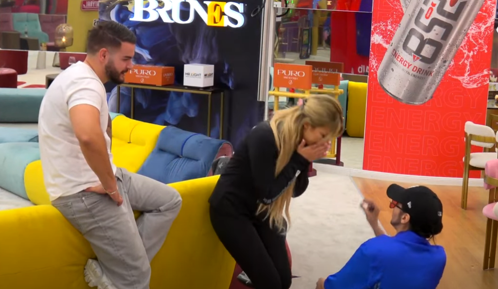 Sara Gjordeni bën veprimin e papritur në BBV3! Vishet si mashkull dhe propozon për martesë… Screenshot 2024 02 26 120208