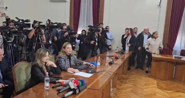 ”Ti je seksere”/ Tensione në Byronë e Kuvendit nga deputetët e Rithemelimit, socialistët ikin nga mbledhja ankimim 770x410 1