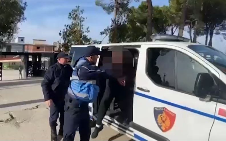 Vidhnin automjete dhe i fshihnin në servis, arrestohen babë e bir në Kavajë arrestim4 1