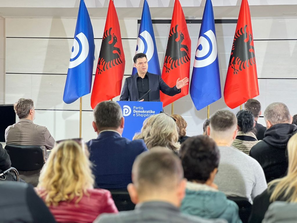 Basha ironizon “Rithemelimin”: S’është protestë ajo me 40 veta, por tallje basha