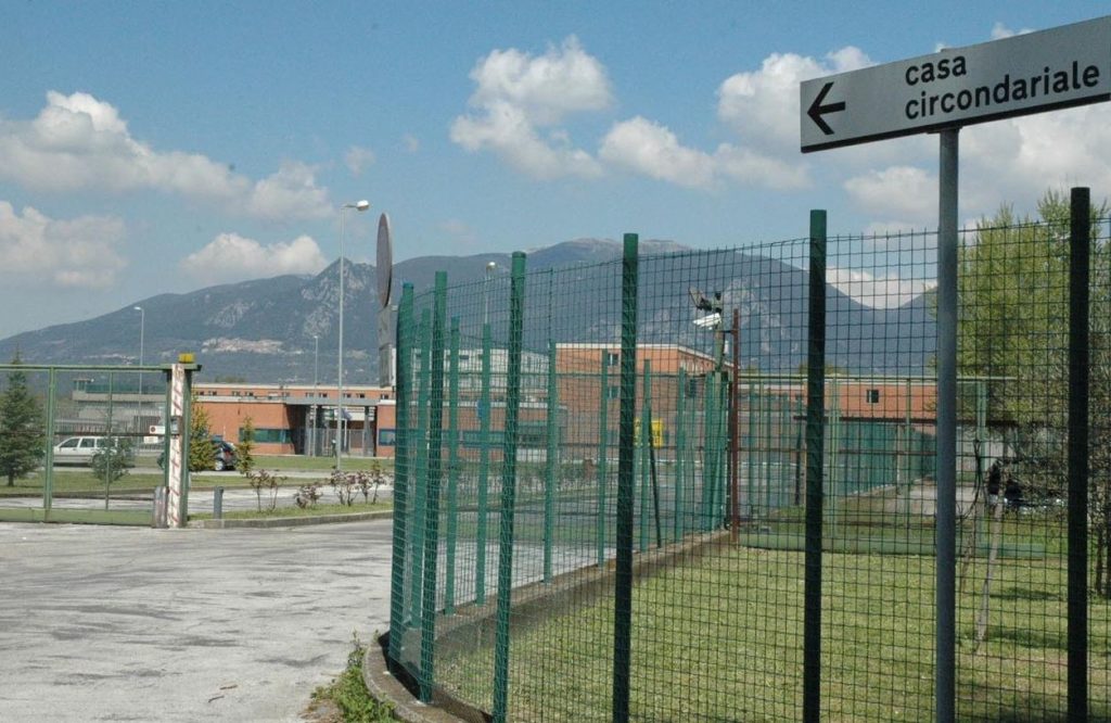 Në burg për grabitje dhe dhunë, 46-vjeçari shqiptar i jep fund jetës brenda qelisë burg1