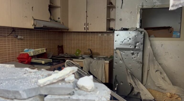 FOTO/ Tritol banesës së Ilir Koçiljas, dëme të mëdha nga shpërthimi. Vrau fqinjin me thikë 3 elektroshtepiaket 770x425 1