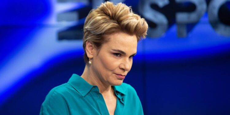 Akuzat ndaj Monika Kryemadhit, gazetarja: SPAK ka sekuestruar provën në shtëpinë e nënës së saj monika