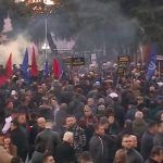 Tensionet dhe përplasja brenda dhe jashtë Kuvendit, PS paralajmëron: Nëse ata vazhdojnë kështu… 2 perplasja para Kuvend dalin FNSH